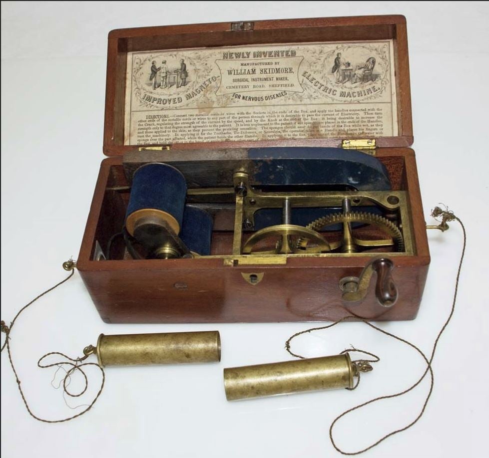 Magneto-electric Shock Machine – BACK IN TIME ANTIQUE PROPS CHALLENGE by Killaz – Update #1