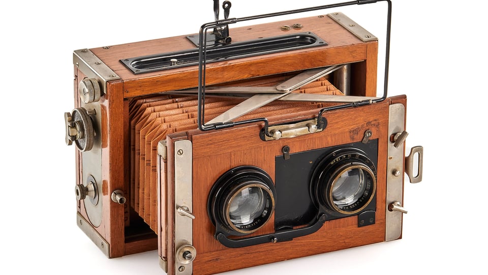Contessa Nettel Deckrullo Tropical Stereo Camera – BACK IN TIME ANTIQUE PROPS CHALLENGE