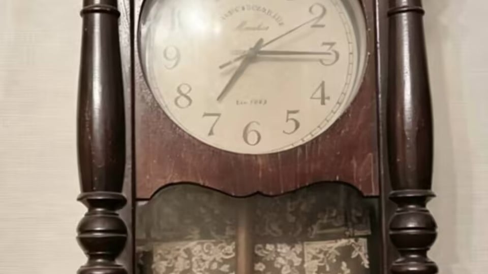 Horse Racing Clock – BACK IN TIME ANTIQUE PROPS CHALLENGE